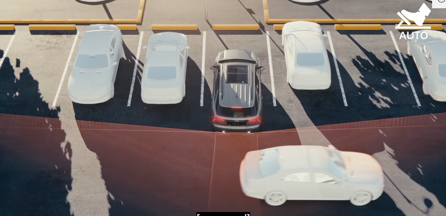 Overhead view of a Chevrolet Traverse backing out of a parking space with cross traffic highlighted