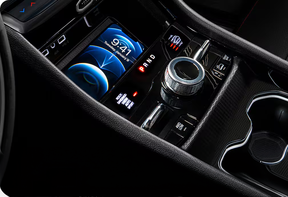 Grand Cherokee center console with the Selec-Terrain dial and digital drive-mode display